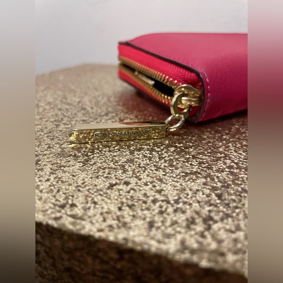 🎉HP🎉EUC-RebeccaMinkoff Fuschia Pink/Gold Saffiano Leather Zip Around Wallet✨💕 - Picture 4 of 16